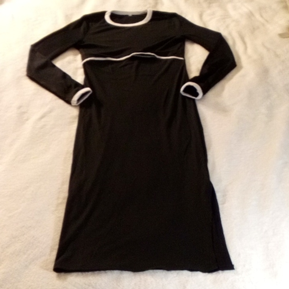 SMALL BLACK & WHITE RIBBED DRESS